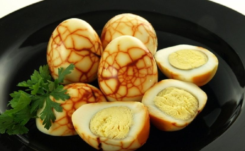 Чайні мариновані яйця по-китайські або мармурові яйця у чайному маринаді