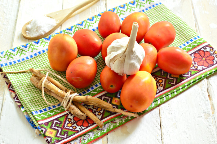 Хренодер з помідорами і часником