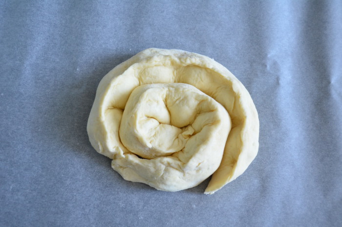 Пиріг-равлик з вишнею на кефірі
