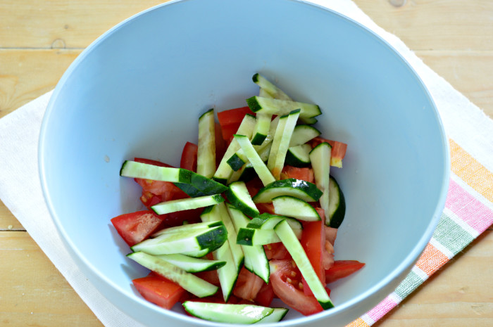 Салат з пекінською капустою з овочами