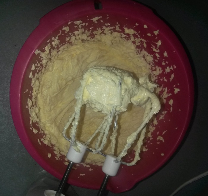 Домашній рецепт найпростішого кексу в силіконових формочках