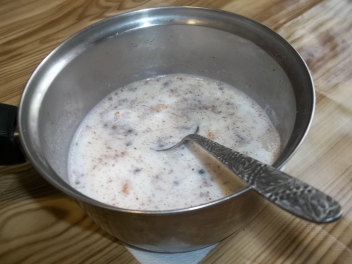 Індійський чай-масала з молоком і спеціями
