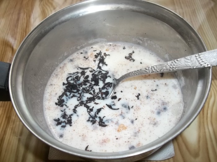 Індійський чай-масала з молоком і спеціями