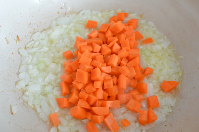 Смачна спаржева квасоля тушкована з овочами