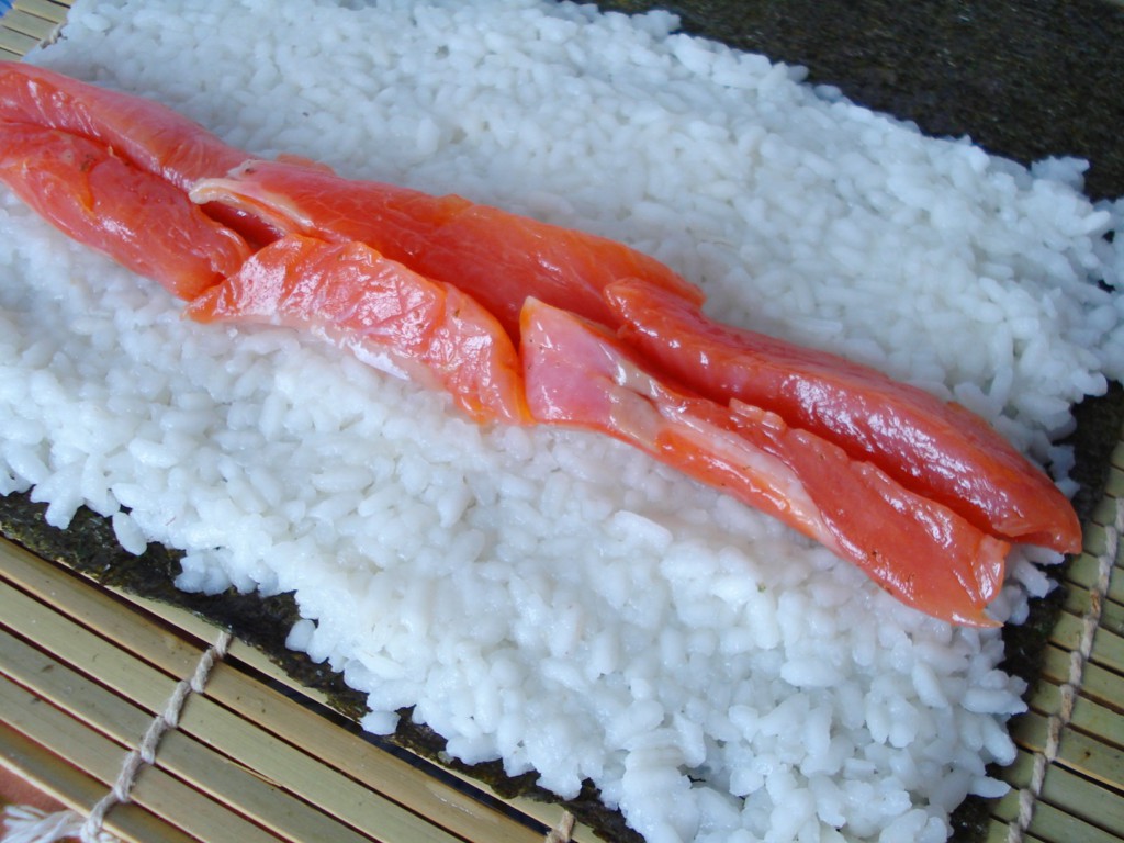Великі роли з рисом і червоною рибою