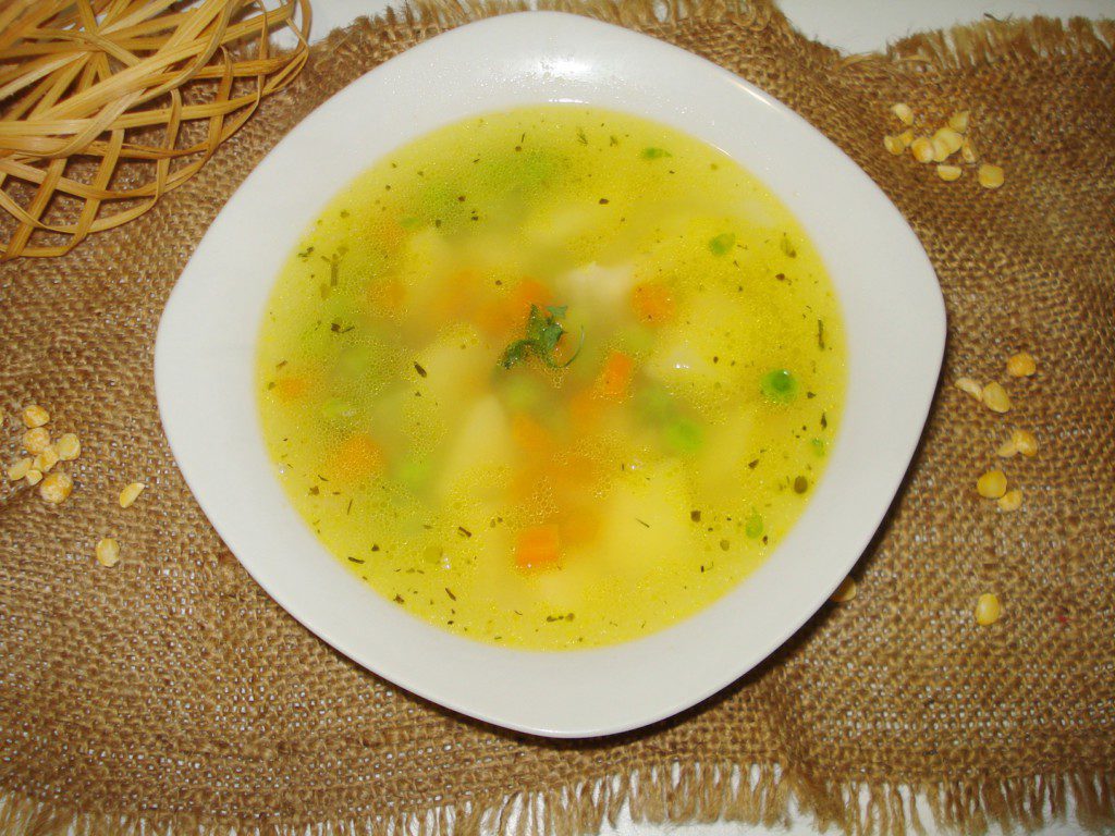 Пісний гороховий суп із зеленим горошком
