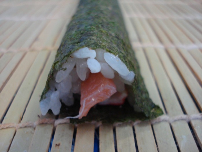 Суші-роли з крабовими паличками і червоною рибою