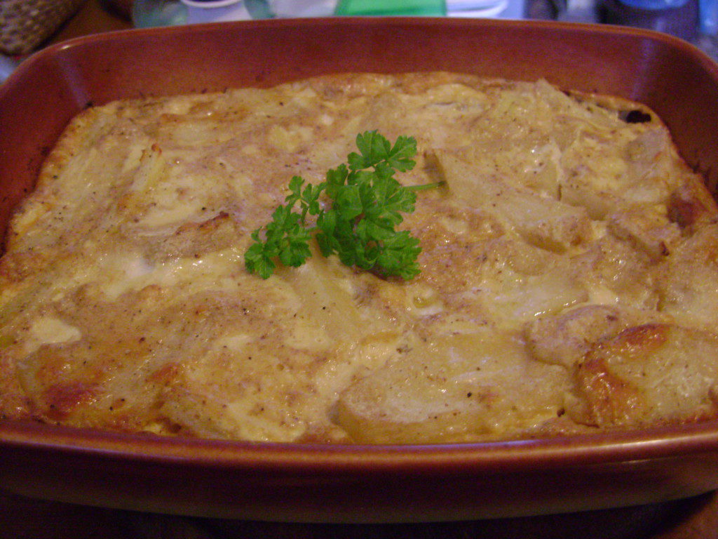 Картопля запечена в духовці у вершковому соусі