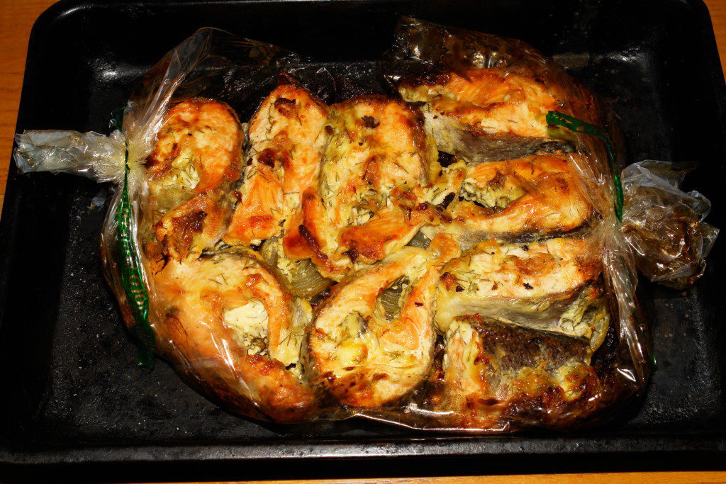 Сьомга запечена в духовці - простий рецепт смачної рибки
