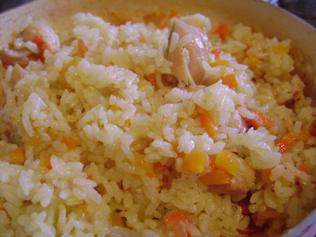 Плов з курячим філе на сковороді