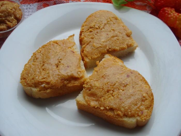Смачна і корисна арахісова паста з медом