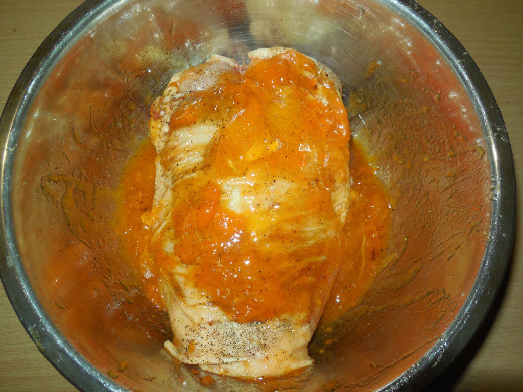 Курячі грудки запечені в духовці в соусі з хурми