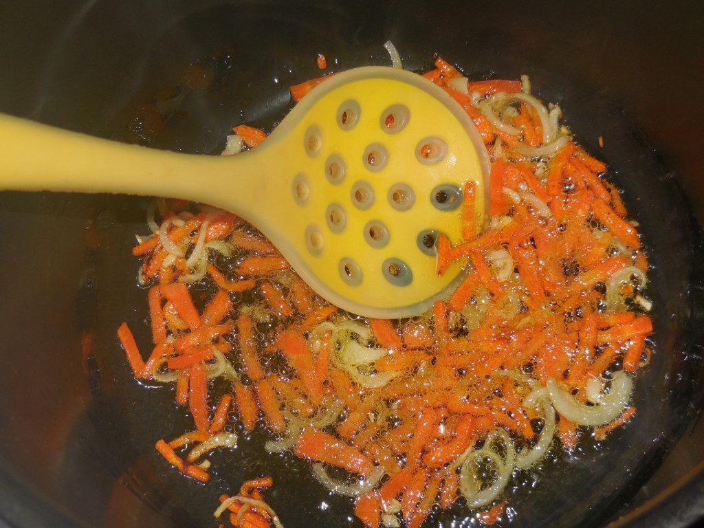 Пісний борщ з кількою в томаті в мультиварці