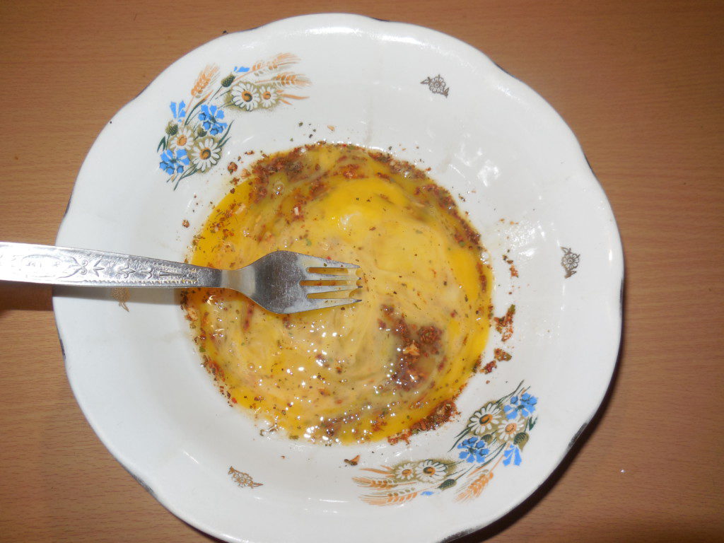 Картопля з курячими стегнами під сметанним соусом запечена в духовці