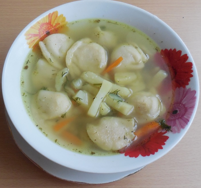 Овочевий суп з пельменями