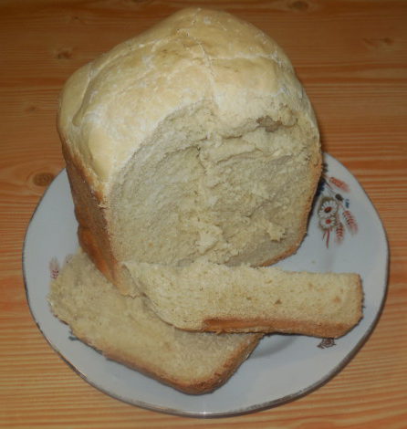 Домашній хліб в хлібопічці на томатному маринаді