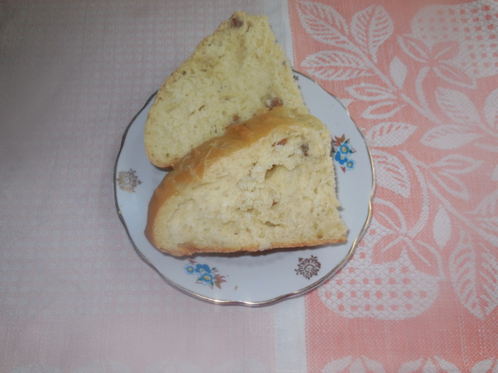 Домашній хліб зі шкварками і смальцем