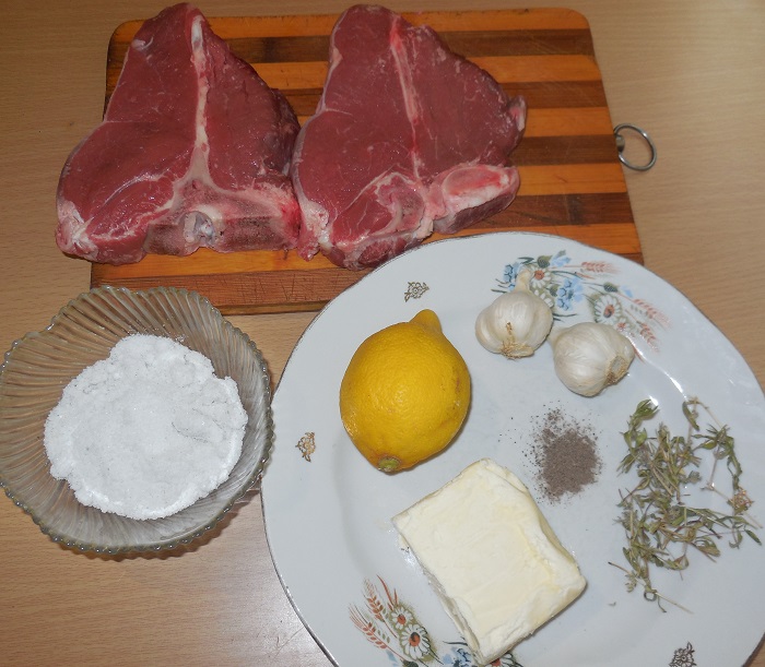 Смачний і соковитий стейк з яловичини або свинини Ті-бон