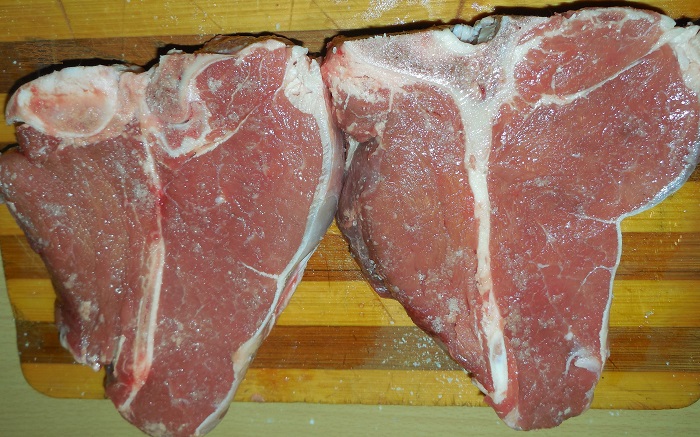 Смачний і соковитий стейк з яловичини або свинини Ті бон