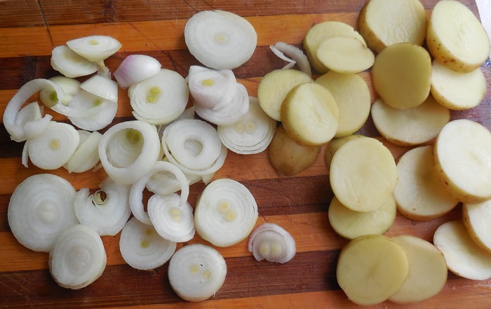 Смачна овочева запіканка з грибами і картоплею в мультиварці