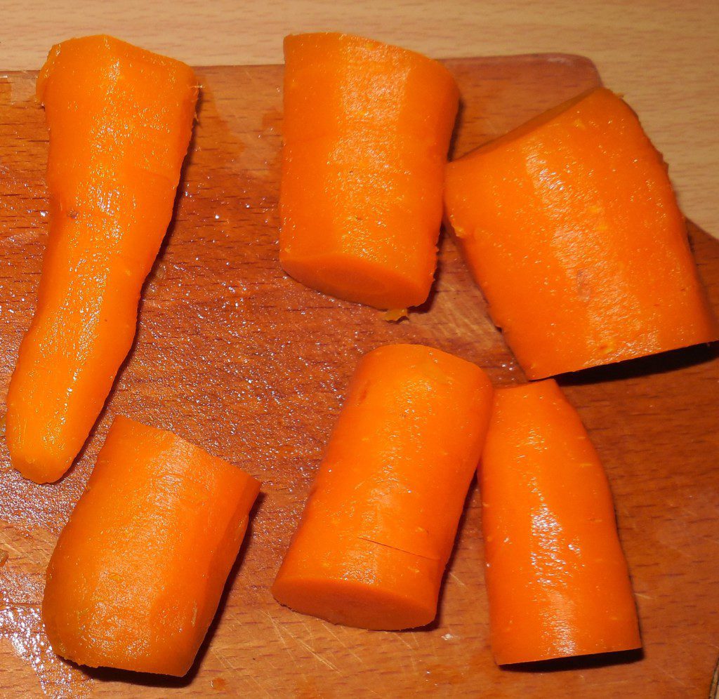 Паштет з оселедця, плавленого сиру і моркви як червона ікра