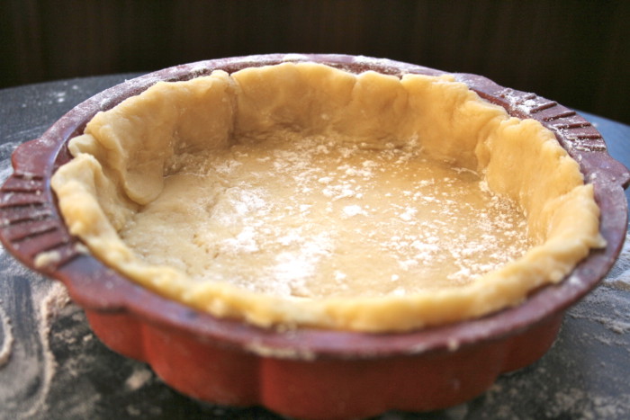 Пісочний пиріг з рубленого тесту зі смородиною і меренгою