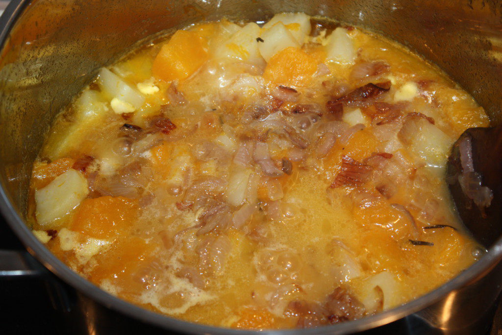 Картопля з гарбузом в бульйоні для супу-пюре