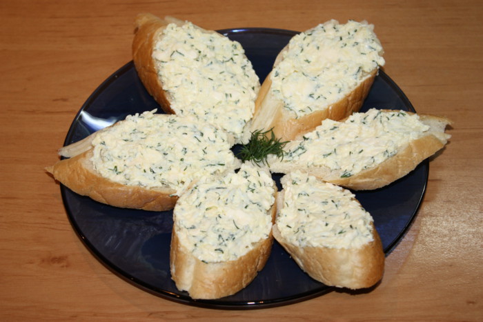 Єврейська закуска з сиру з часником