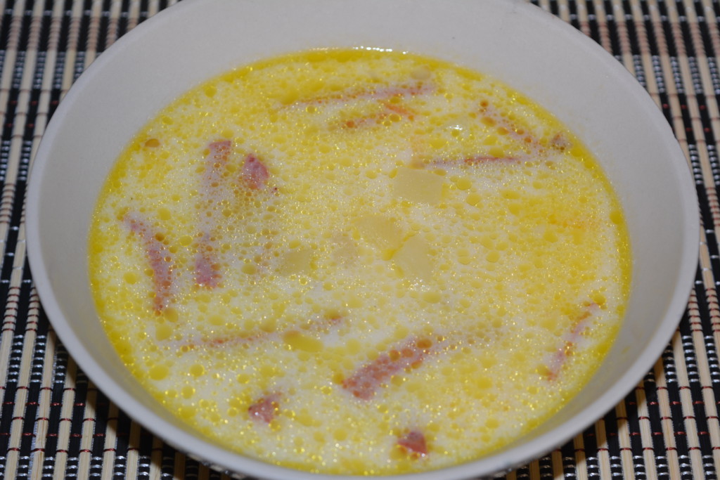 Сирний суп з вермішеллю і ковбасою