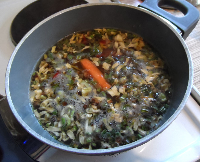 Зелений суп-пюре з брокколі, шпинату, спаржевої квасолі і інших овочів