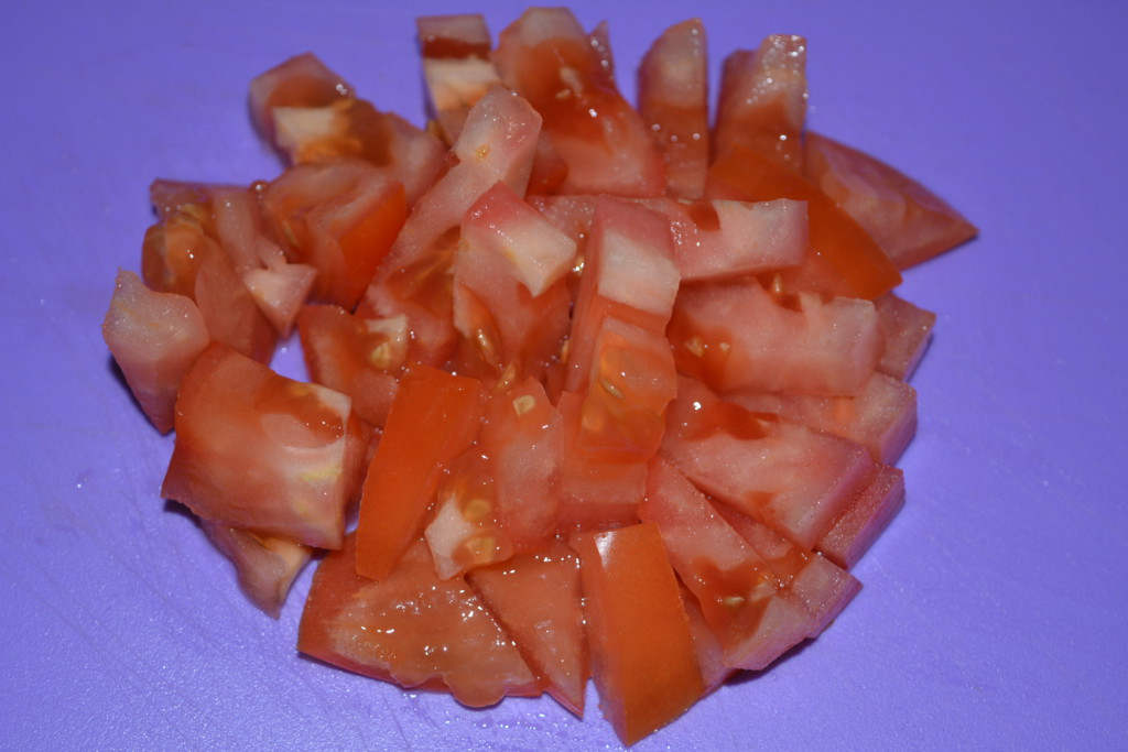 Салат з огірком, томатом і цибулею-пореєм