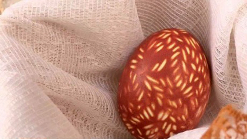 Фарбовані яйця в цятку або строкаті яйця