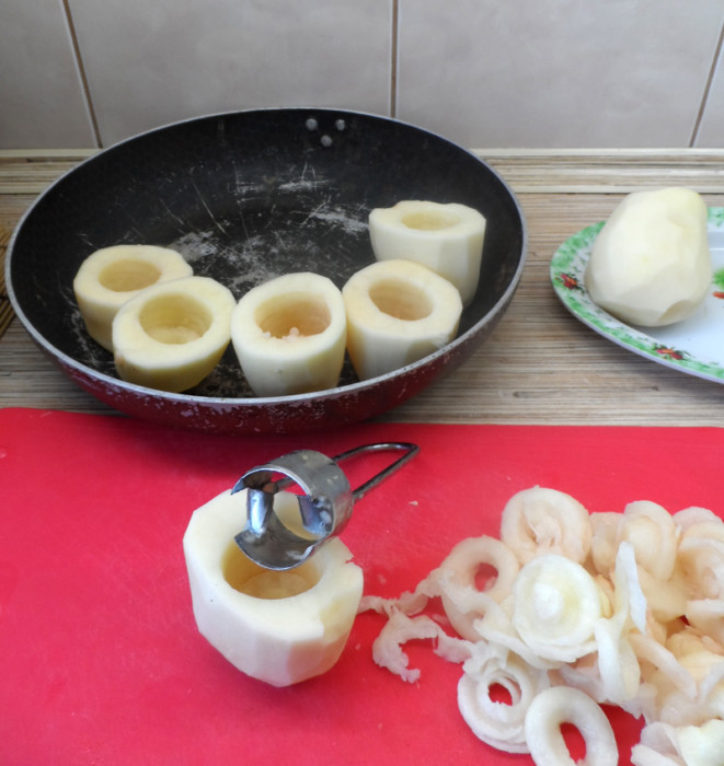 Запечена в духовці картопля фарширований грибами і сиром