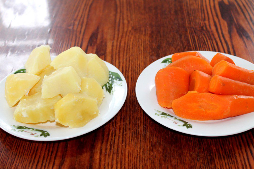 Салат мімоза з сайра і картоплею