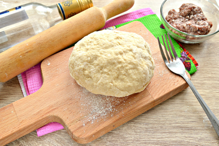 Хрустке тісто для чебуреків з горілкою – правильний рецепт тіста для чебуреків