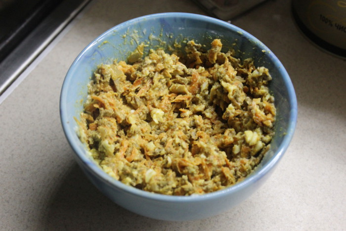 Печінковий салат "Золота осінь" з морквою, цибулею і яйцями