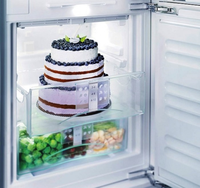 Чи потрібно ставити торт у холодильник?