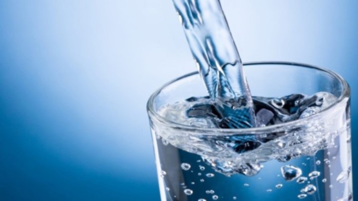 Як правильно зберігати питну воду: в чому, та за яких умов